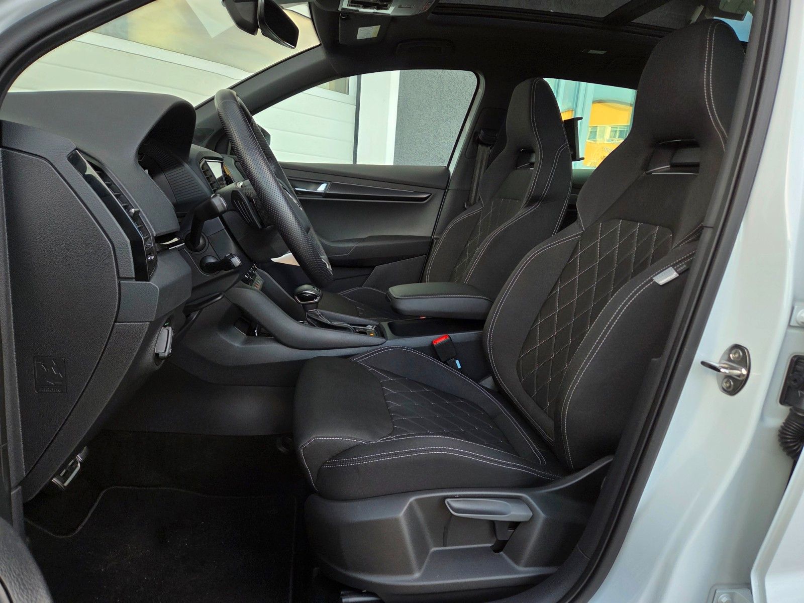 Skoda Karoq Sportline 4x4 DSG*STHEIZ*AHK*VOLL*WG-2029*