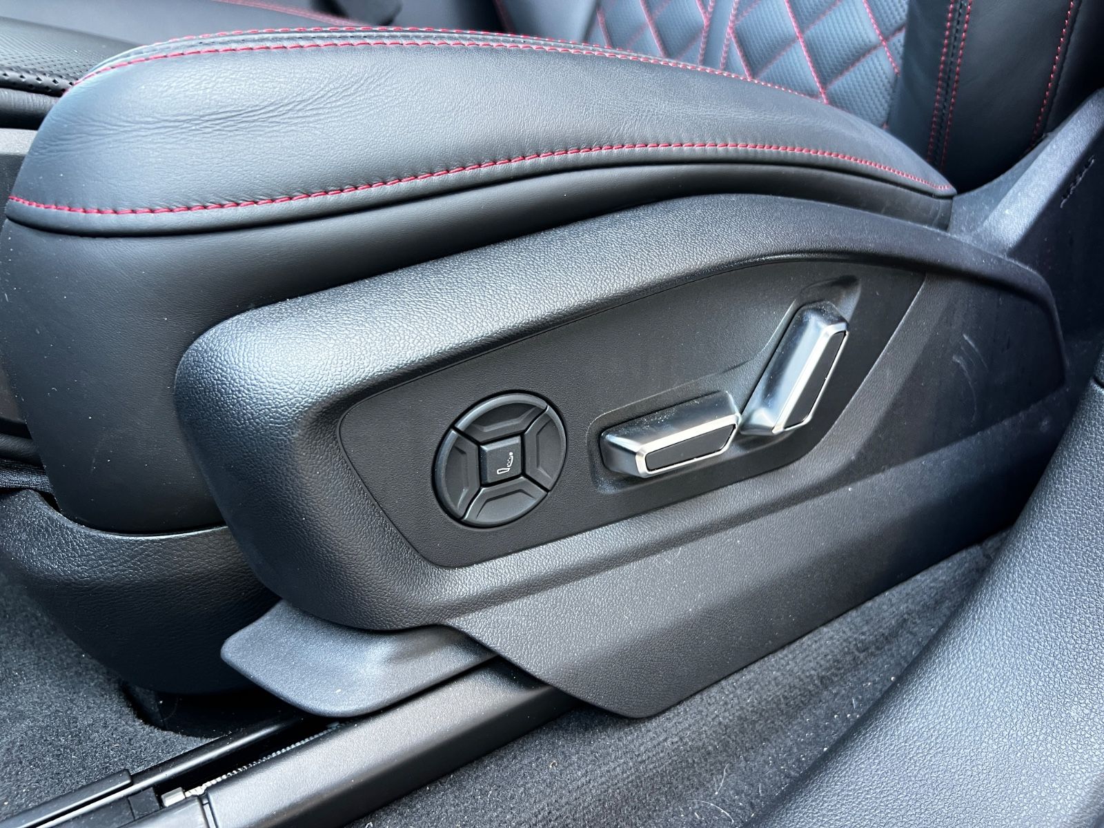 Audi Q8 50 TDI qu S Line Competition+ - Samsaru's Car Outlet