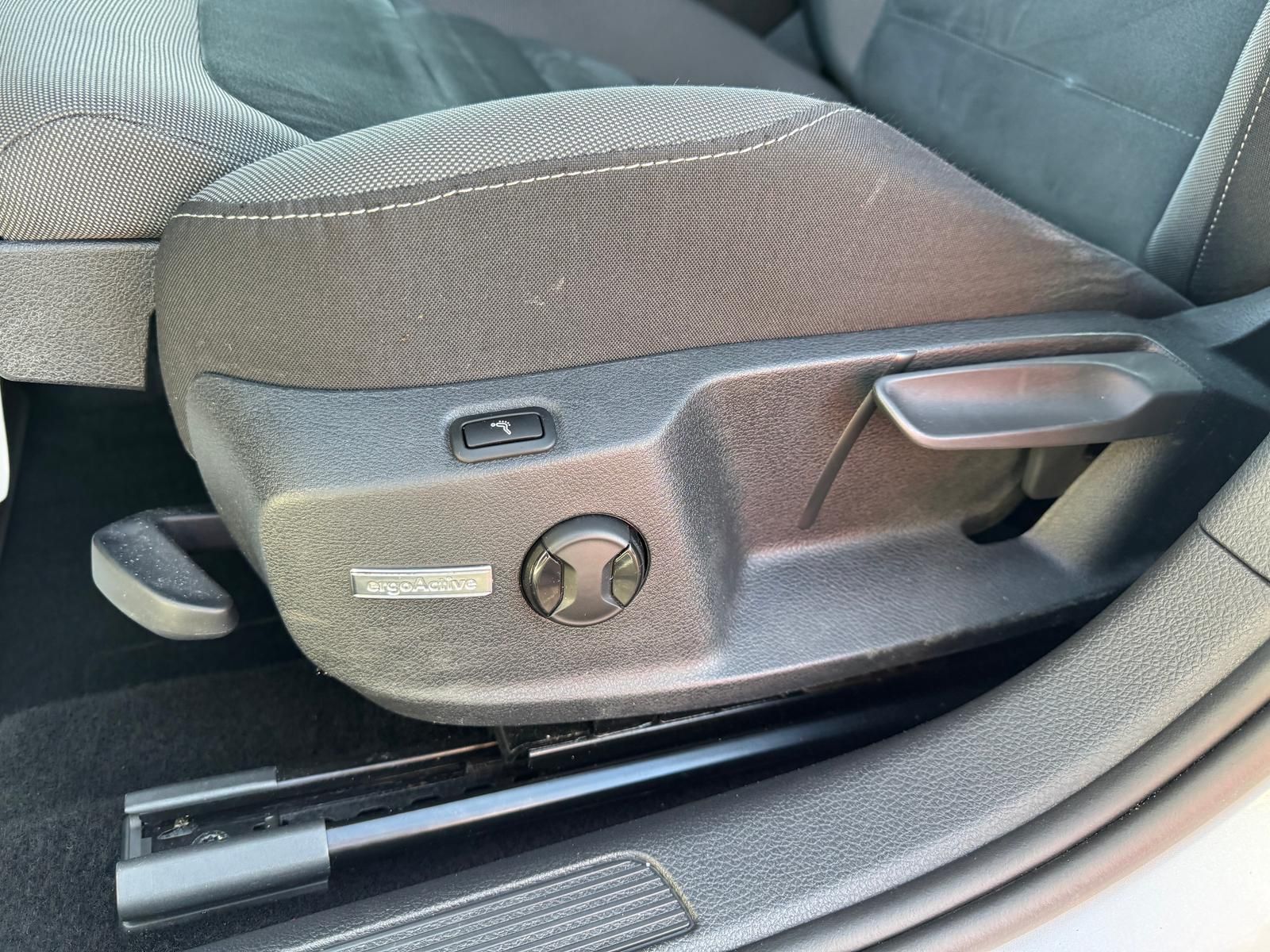 Volkswagen Golf VII Variant 2.0 TDI Comfortline - Samsaru's Car Outlet