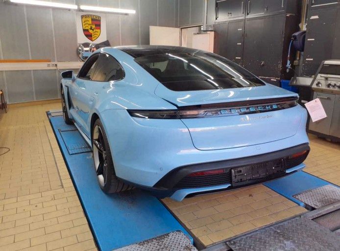 Porsche Taycan Turbo