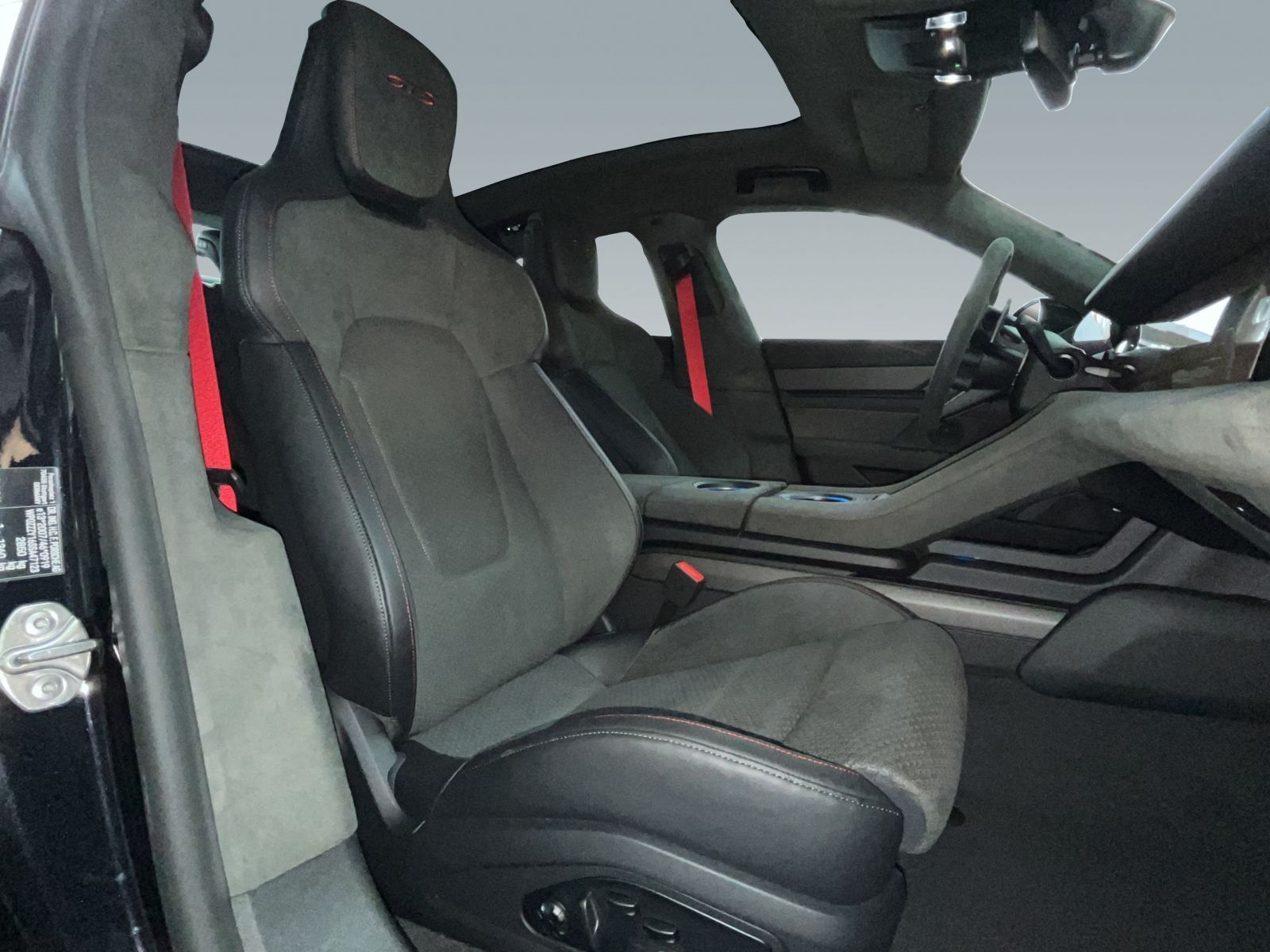 Porsche Taycan GTS - HD Matrix - Pano - Head Up - Chrono