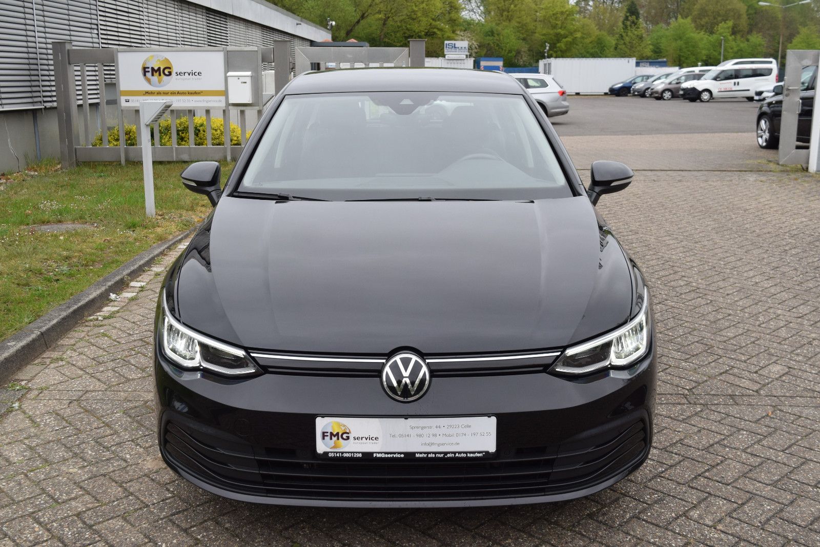 Volkswagen Golf VIII Lim. Life - Samsaru's Car Outlet