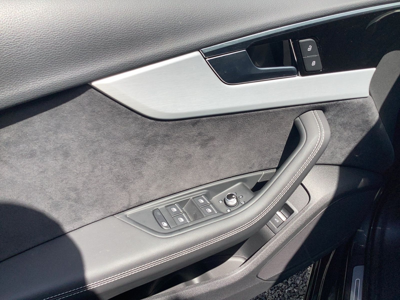 Audi A4 Avant 40 TFSI Q 2x S LINE MATRIX AHK LM19 KAM