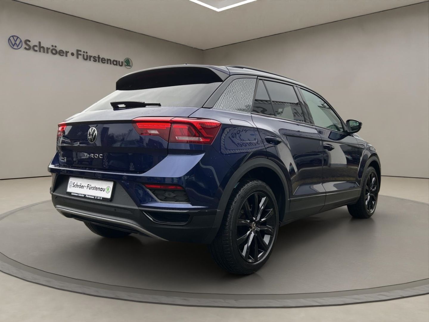 Volkswagen T-Roc Sport 1.5 TSI DSG - Samsaru's Car Outlet