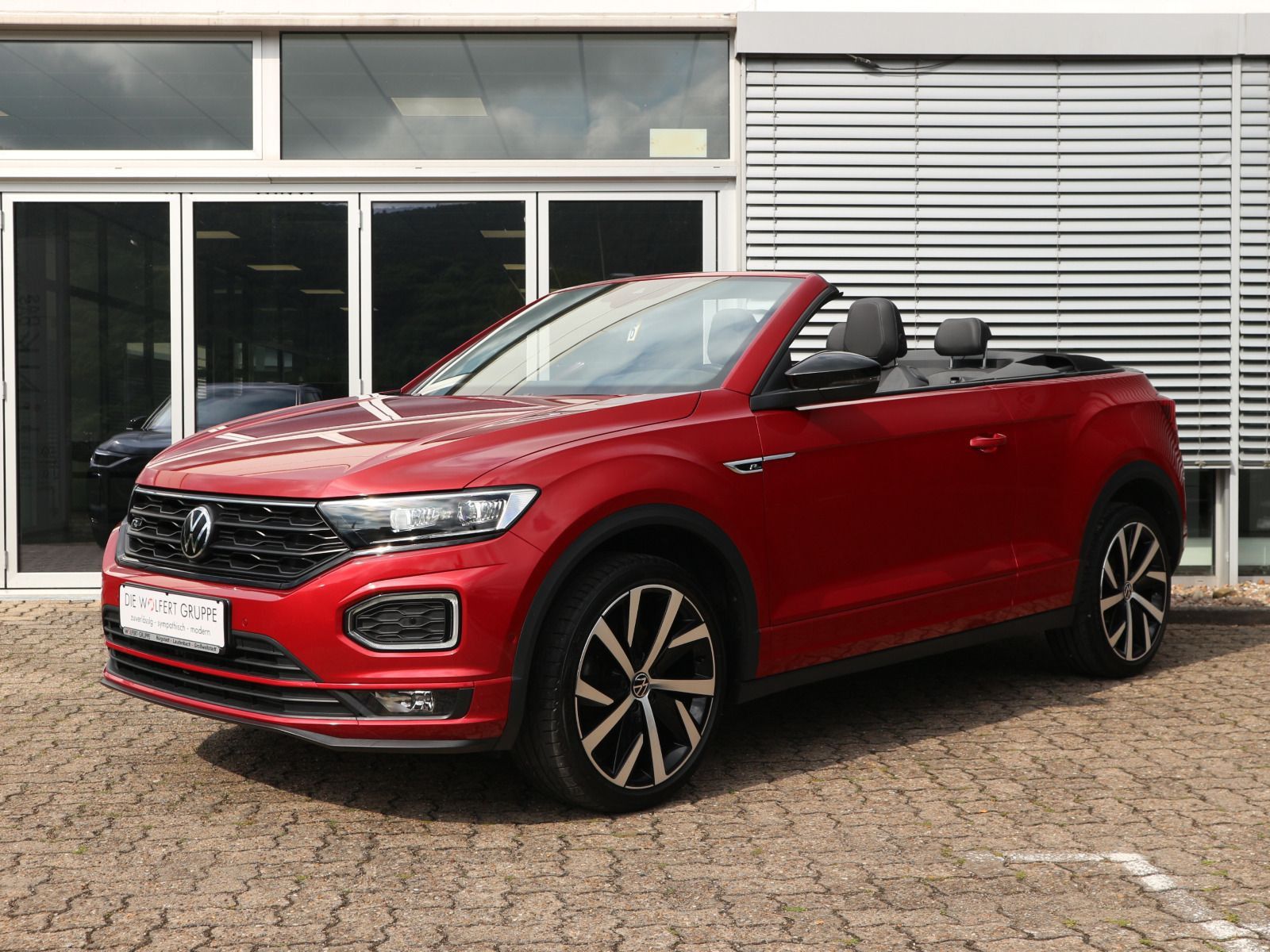 Volkswagen T-Roc R-Line 1.5 TSI - Samsaru's Car Outlet