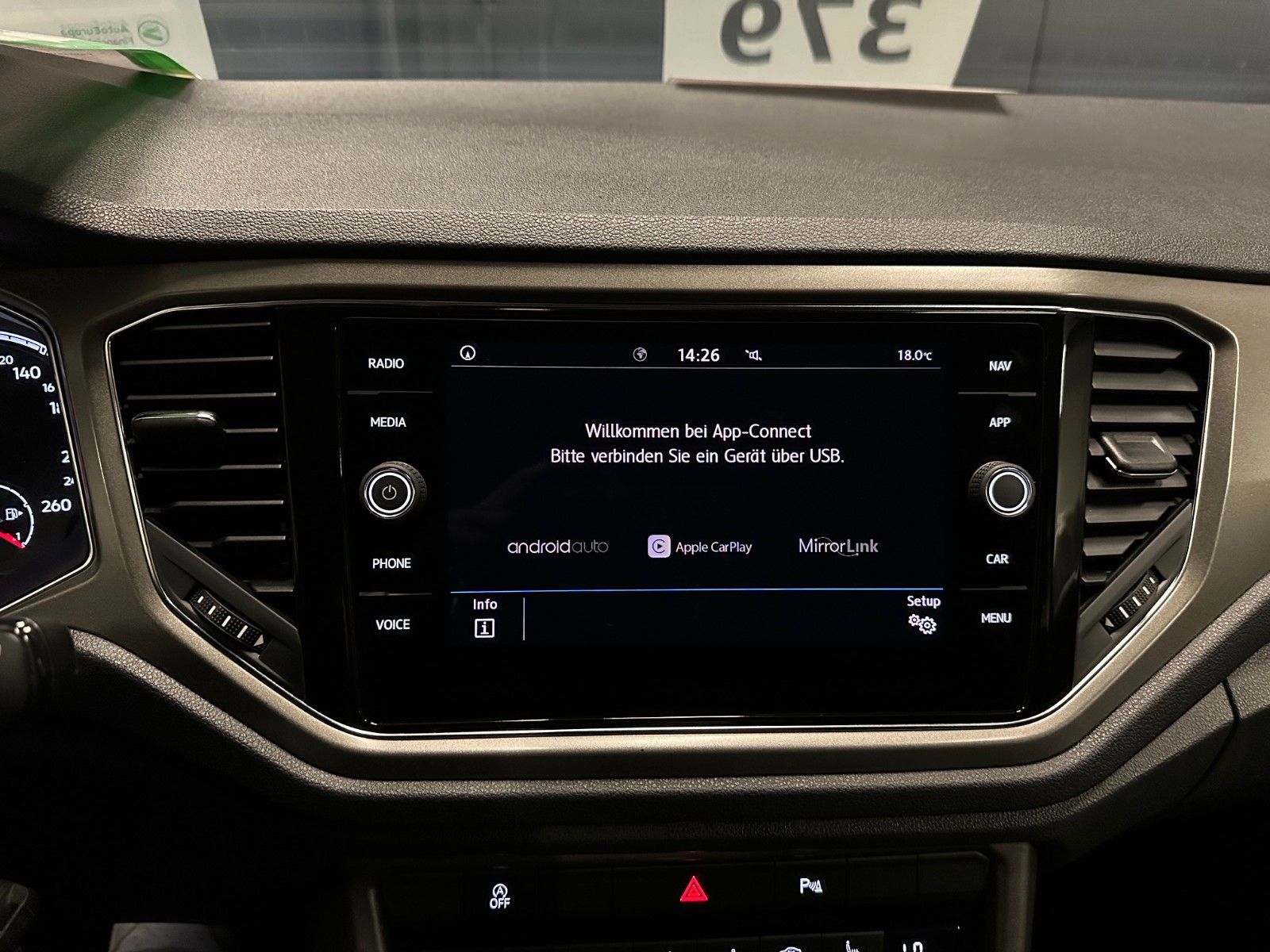 Volkswagen T-Roc 2.0 TDI DSG Style - Samsaru's Car Outlet