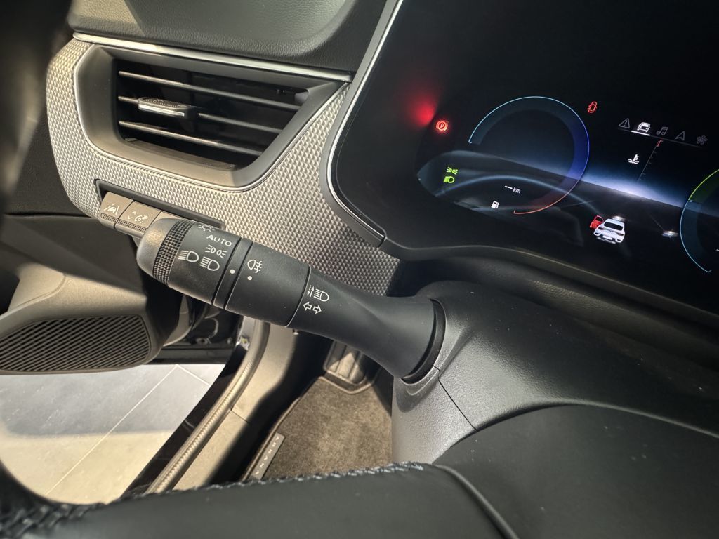 Renault Arkana INTENS E-TECH 145 - Samsaru's Car Outlet