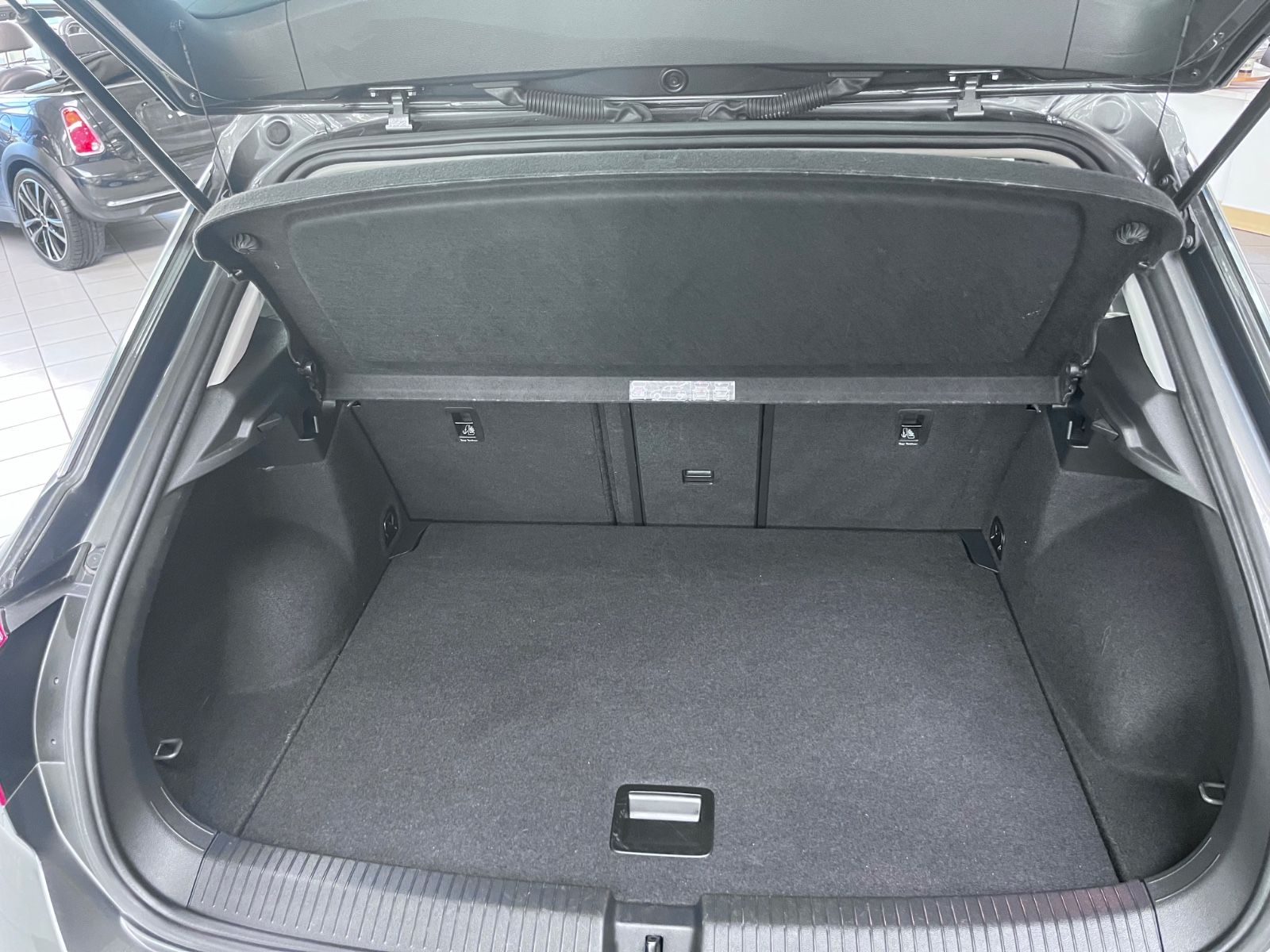 Volkswagen T-Roc Sport - Samsaru's Car Outlet