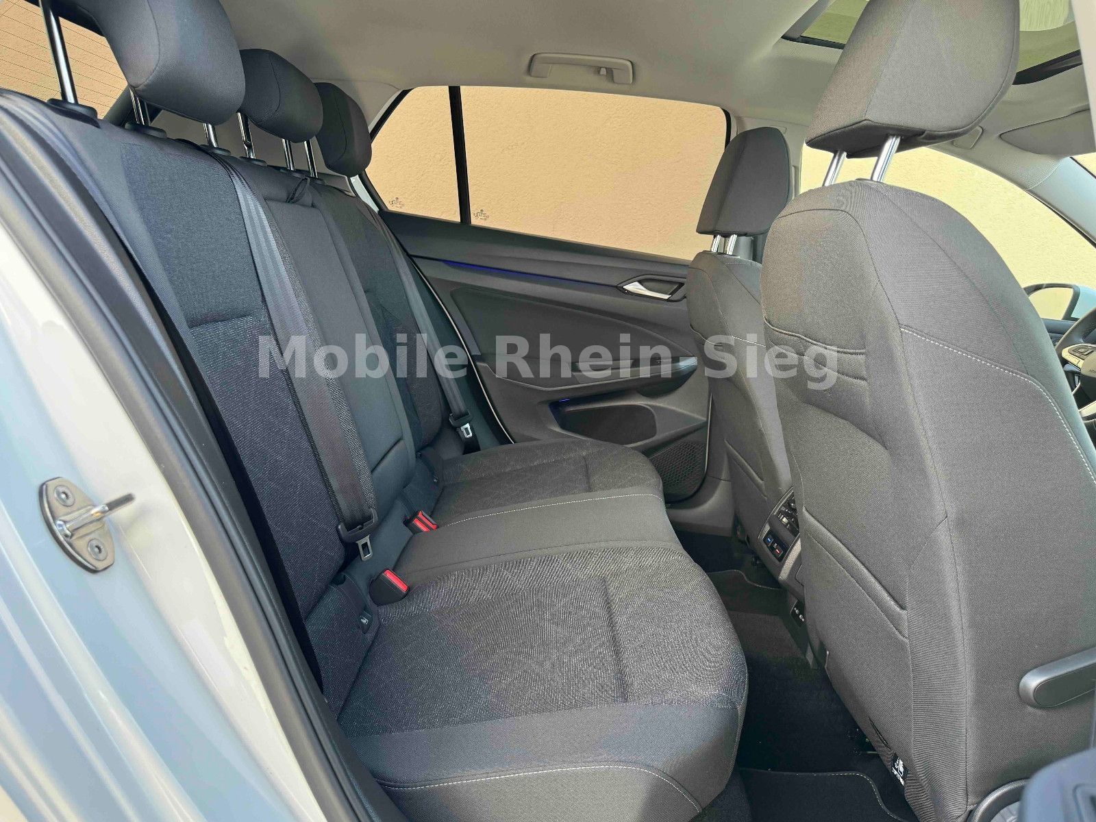 Volkswagen Golf VIII Lim. Life - Samsaru's Car Outlet
