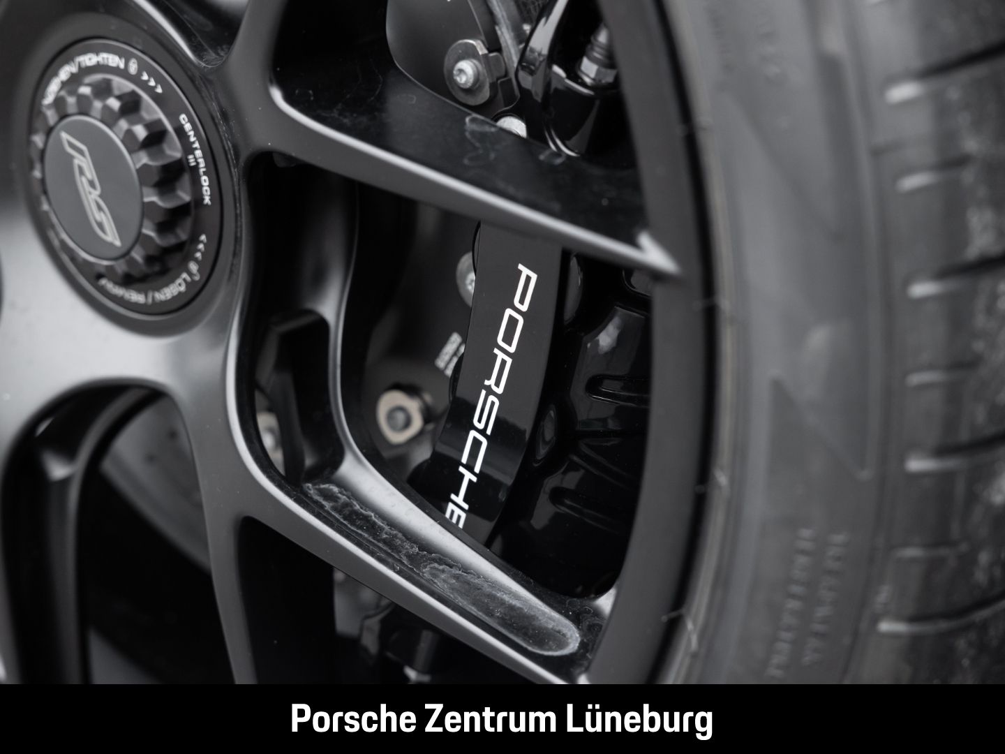 Porsche 992 911 GT3 RS - Samsaru's Car Outlet