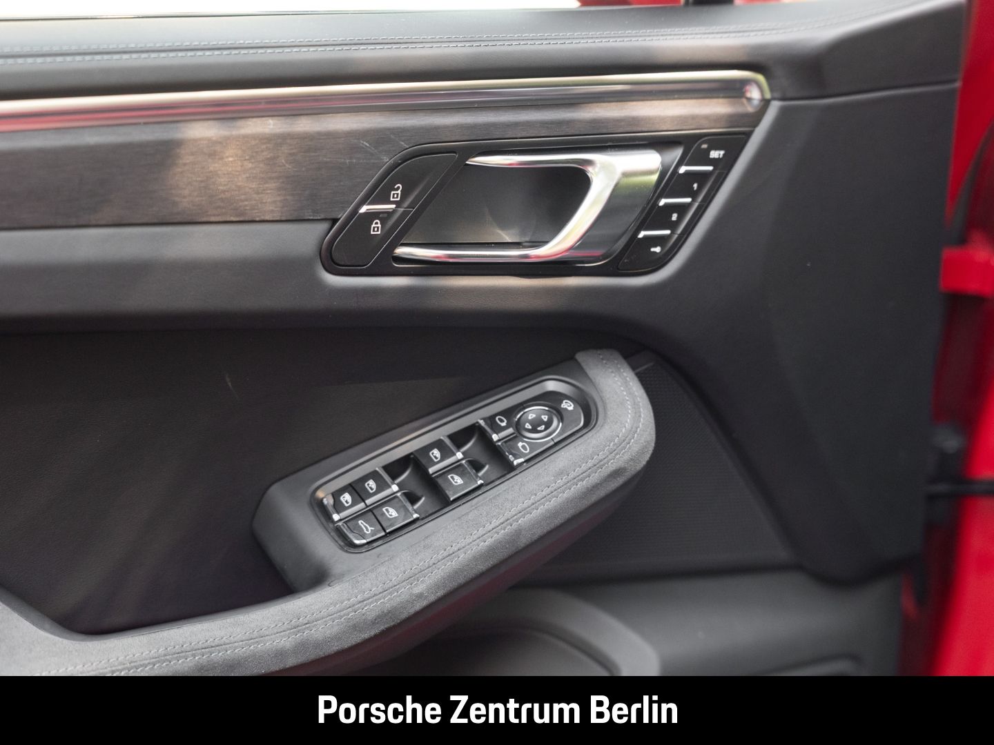 Porsche Macan GTS Karminrot Sportabgasanlage Panorama