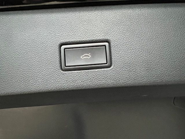 Volkswagen T-ROC R DSG 4M - Samsaru's Car Outlet