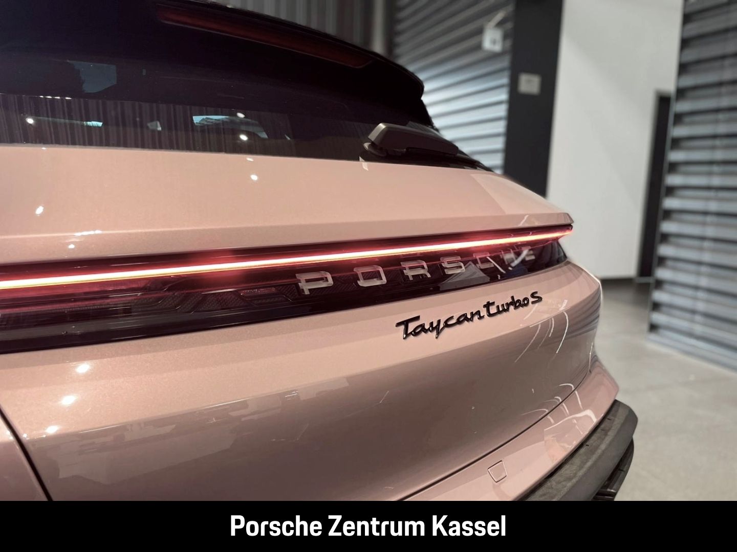 Porsche Taycan Turbo S Cross Turismo