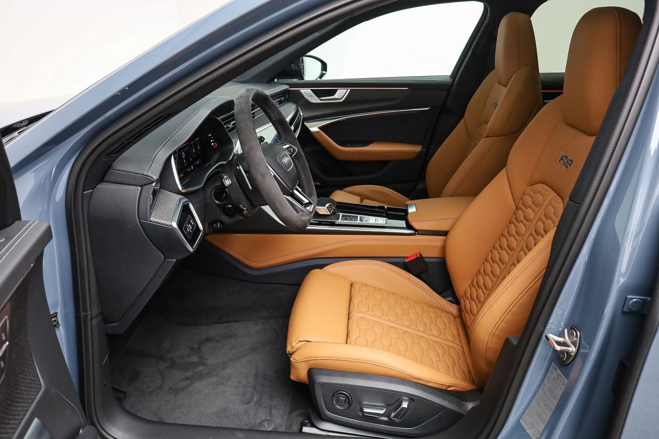 Audi RS 6 Avant HUP*KERAMIK*305KMH*LASER*AHK*PANO