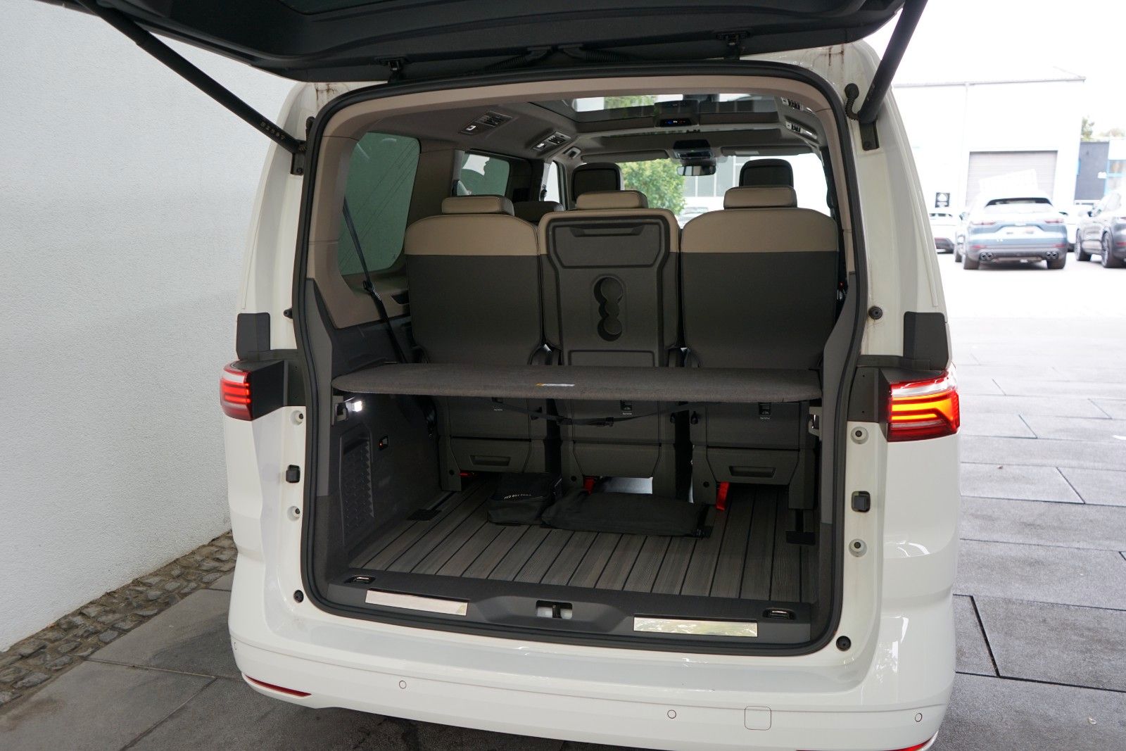 Volkswagen T7 Multivan Lang 2.0 TSI Style/Leder/Mega-Spec!