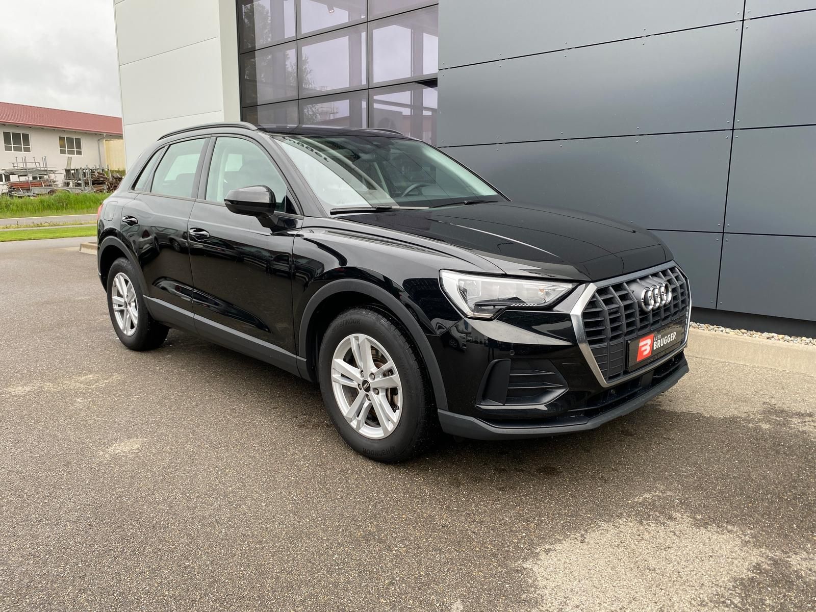 Audi Q3 40 TFSI quattro S-tronic - Samsaru's Car Outlet