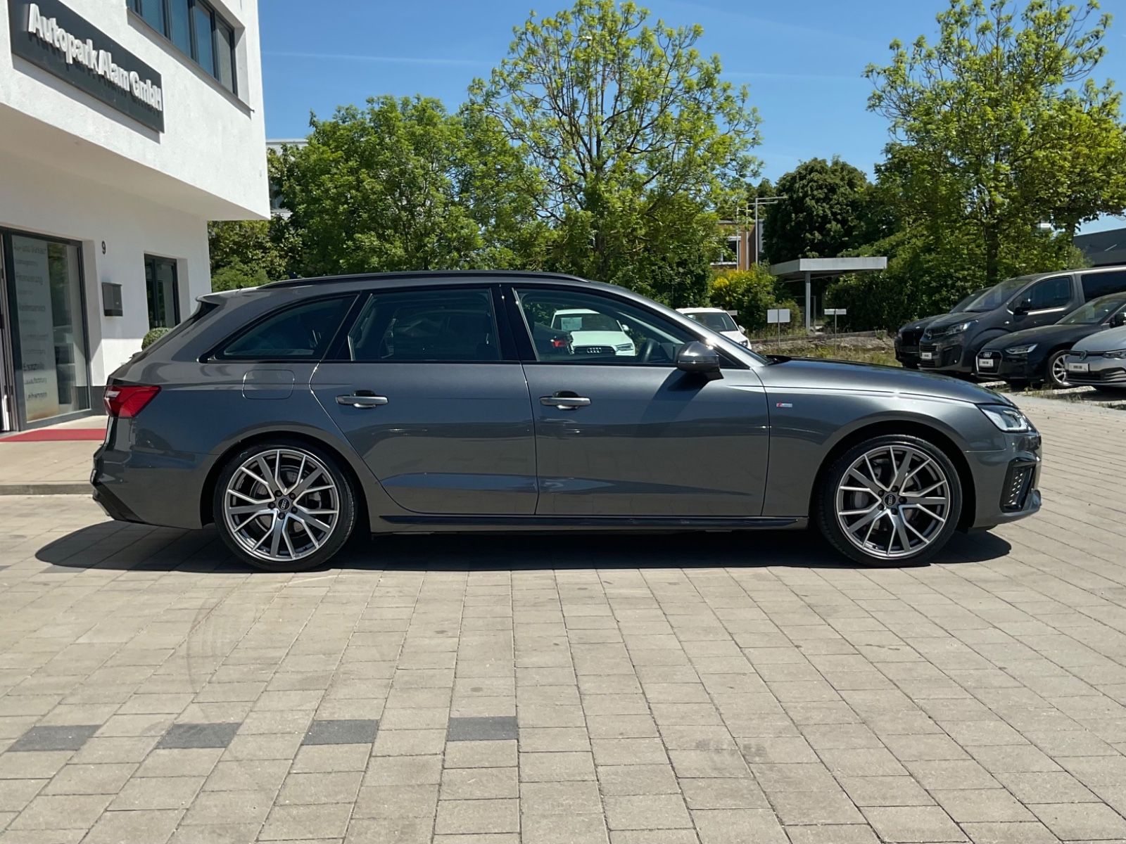 Audi A4 Av.40 TFSI S line S-tronic - Samsaru's Car Outlet