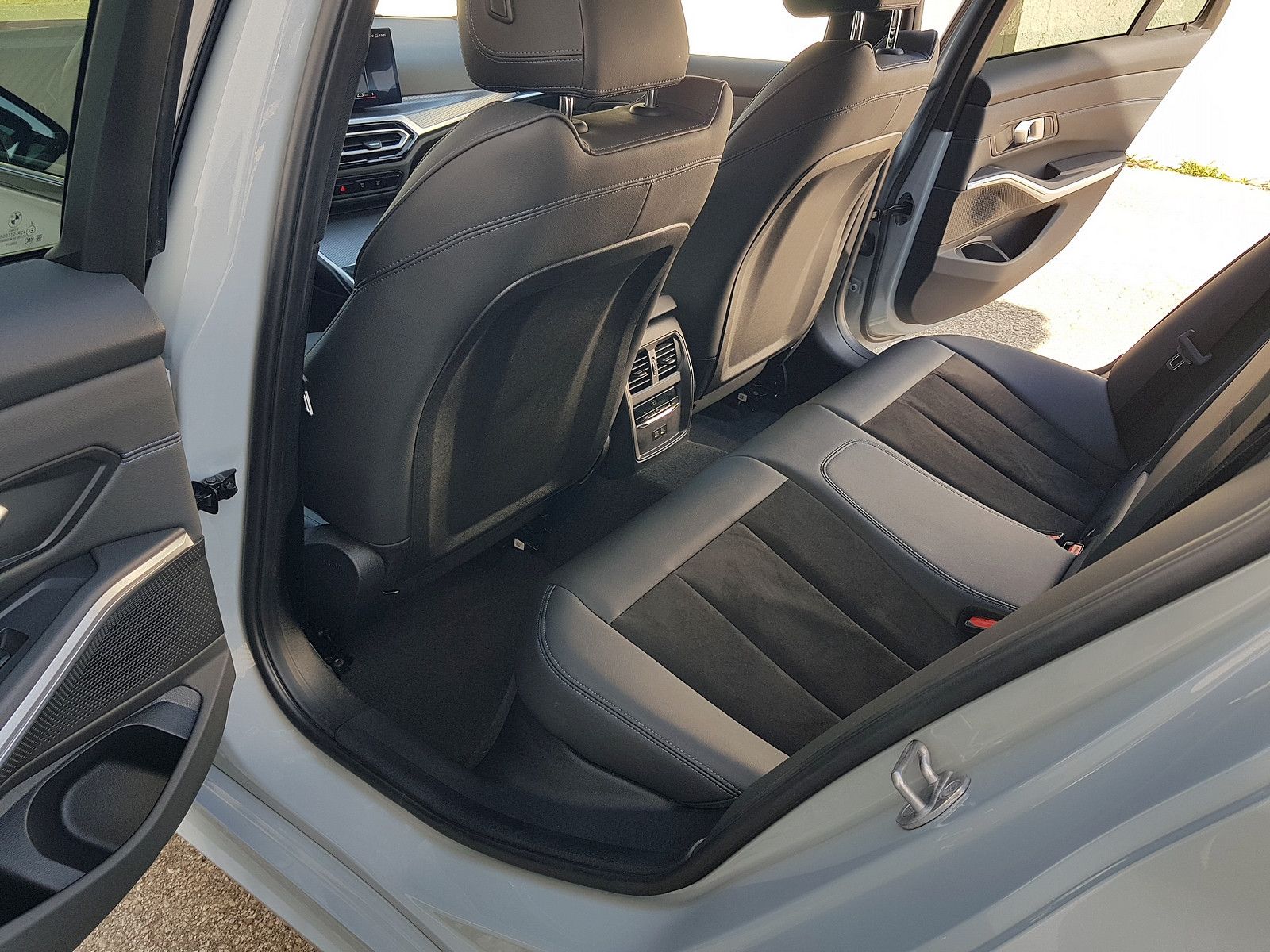 BMW 320d xDrive M-Sport - Samsaru's Car Outlet