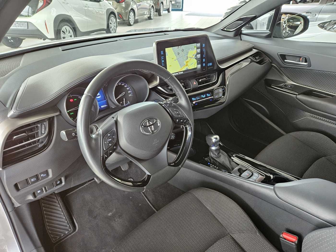 Toyota C-HR Hybrid Style - Samsaru's Car Outlet