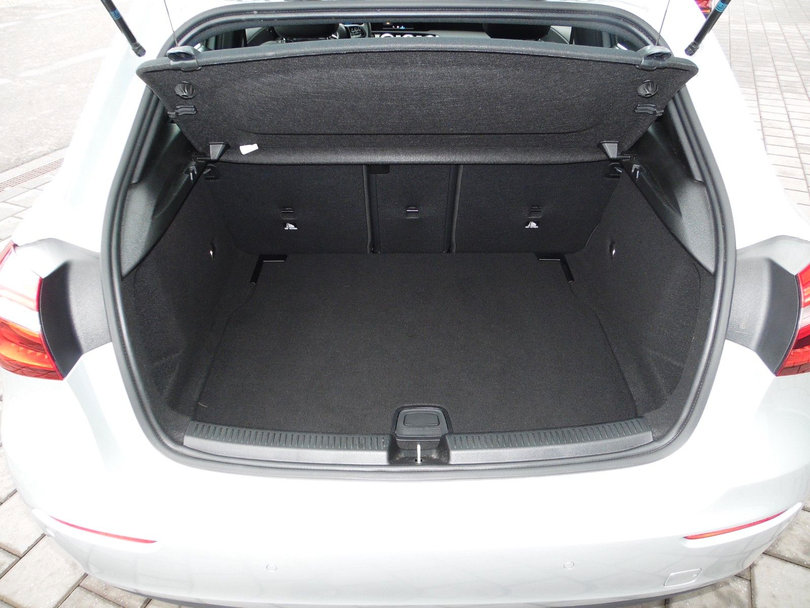 Mercedes-Benz A 200 - Samsaru's Car Outlet