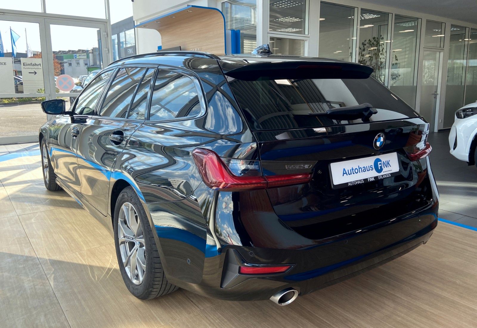 BMW 330i Touring Sport Line - Samsaru's Car Outlet