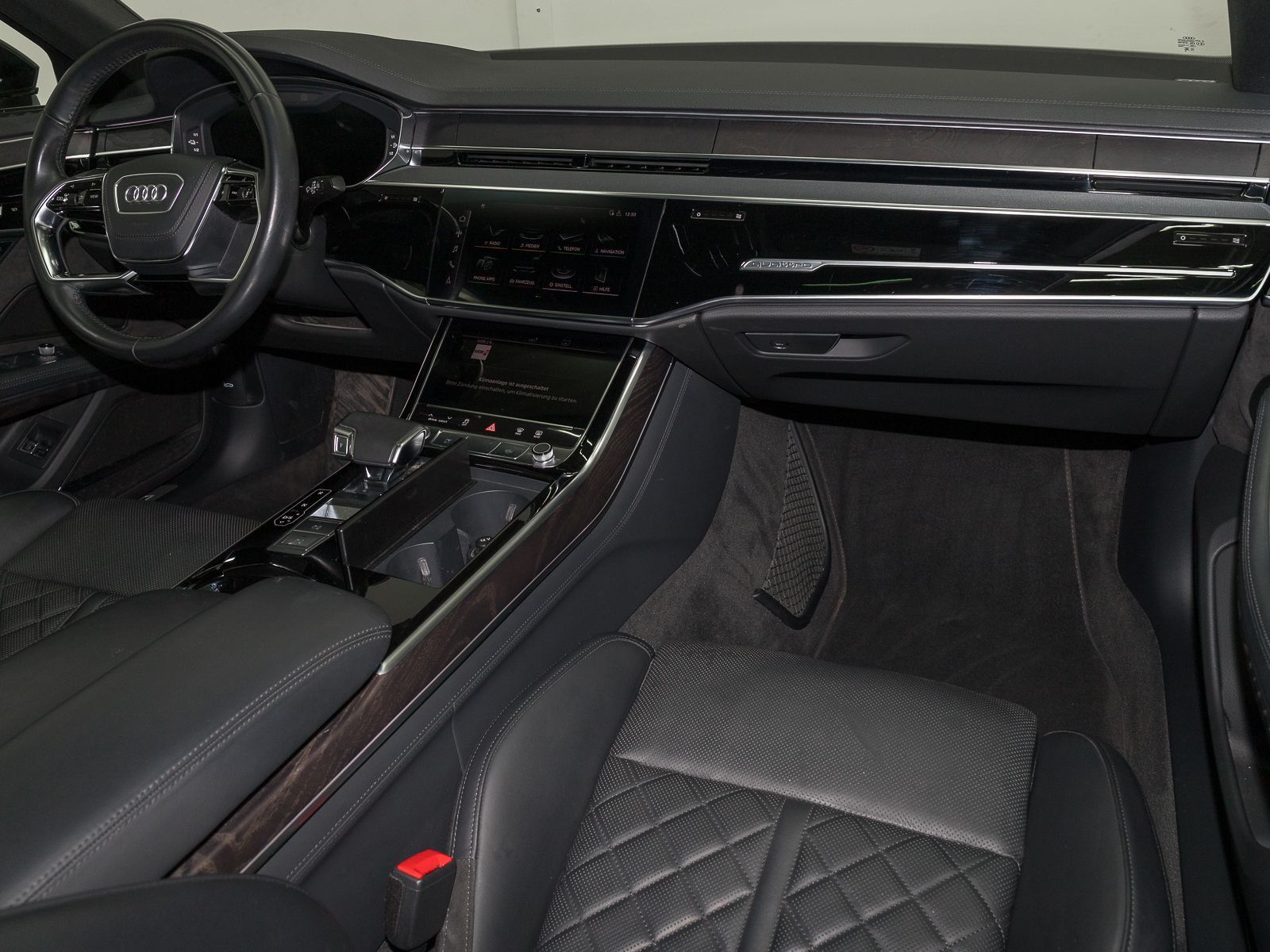 Audi A8 60 TFSIe Q MATRIX LASER - Samsaru's Car Outlet