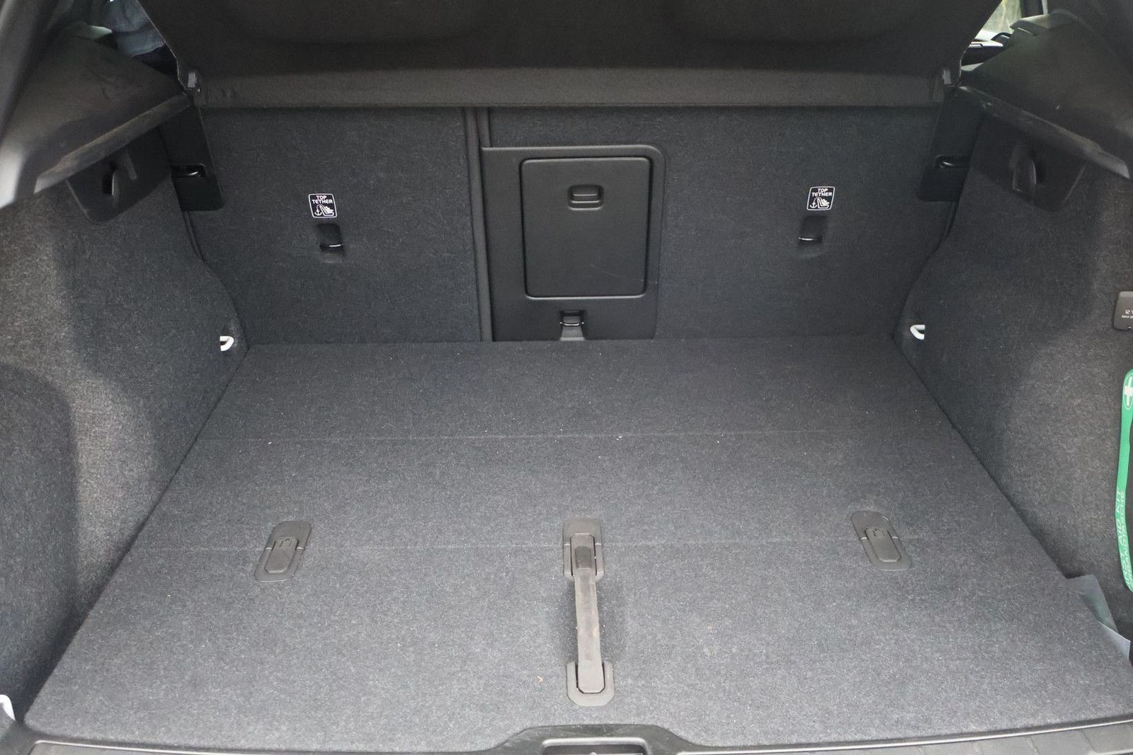 Volvo XC40 2.0 B4 Plus Dark | AHK| ACC |2WD| Beheizbar