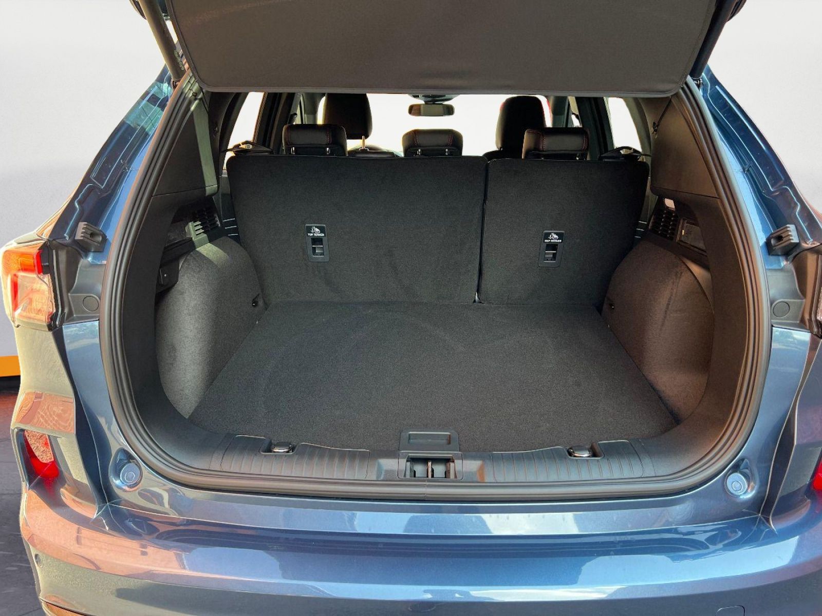 Ford KUGA ST-Line X - Samsaru's Car Outlet