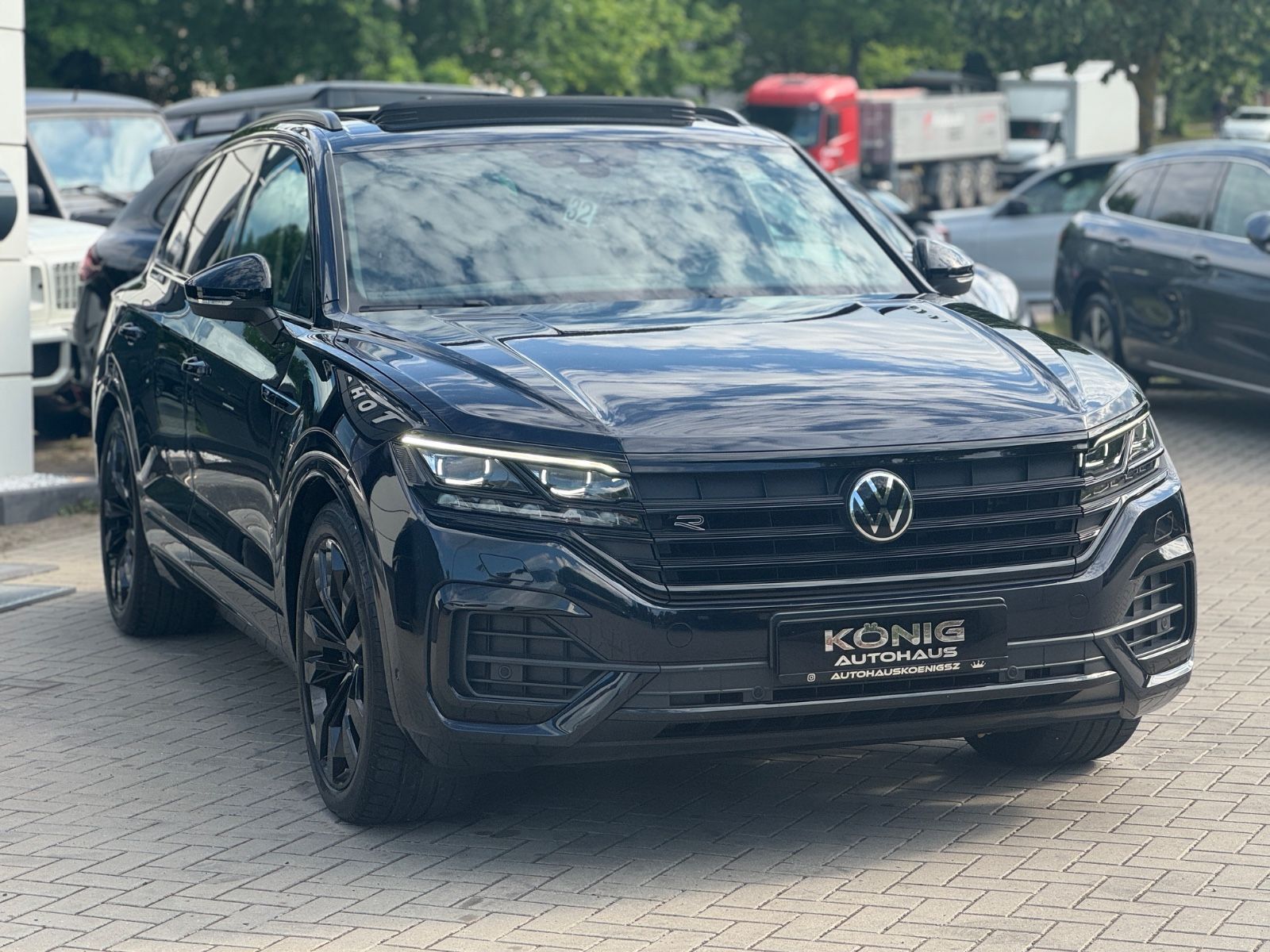 Volkswagen Touareg R-Line 4M Black - Samsaru's Car Outlet