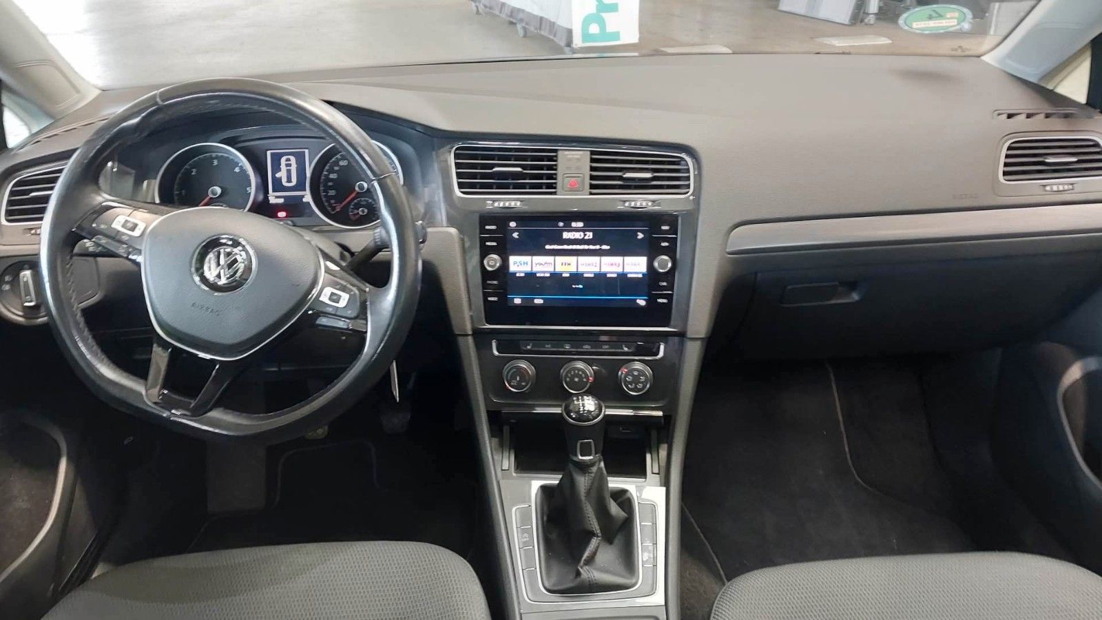 Volkswagen Golf 7 Var. 1.6 TDI COMFORTLINE - Samsaru's Car Outlet
