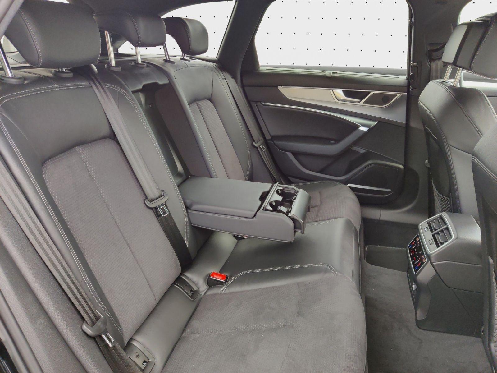 Audi A6 Avant 55 TFSIe qu. S line - Samsaru's Car Outlet