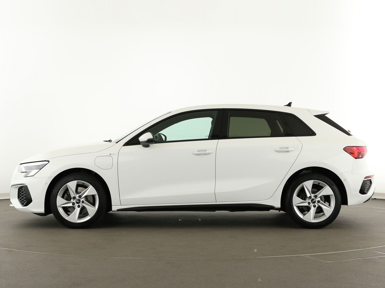 Audi A3 Sportback 40 TFSI e S line - Samsaru's Car Outlet