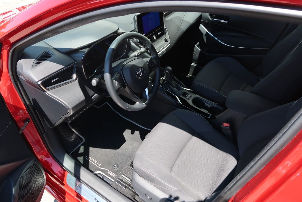 Toyota Corolla 2.0 Hybrid Touring S - Samsaru's Car Outlet