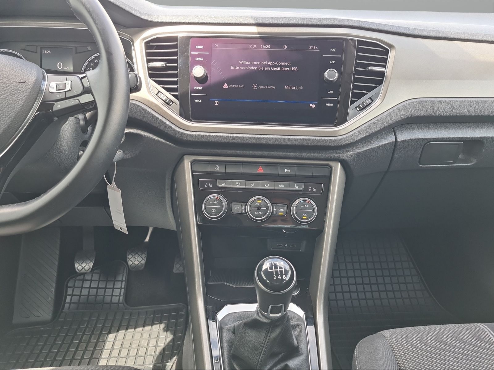 Volkswagen T-ROC 1.5 TSI Style - Samsaru's Car Outlet