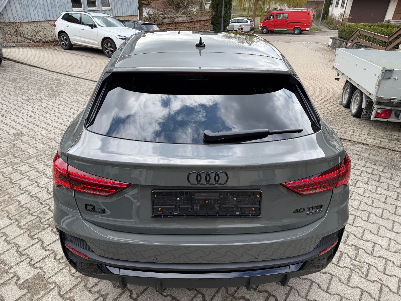Audi Q3 Sportback 40 TFSI quattro S line, fast VOLL
