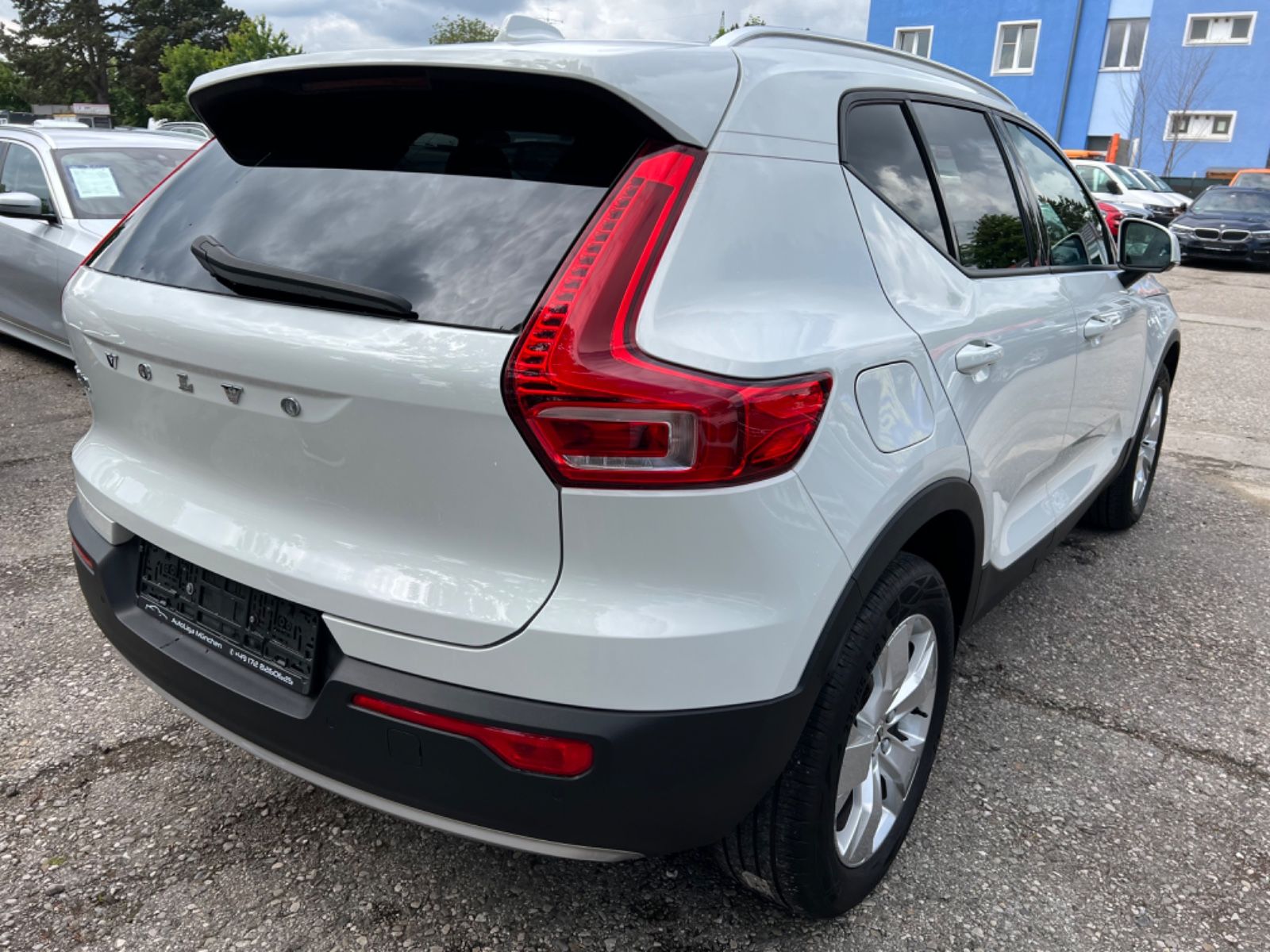 Volvo XC40 T3 Momentum Pro - Samsaru's Car Outlet