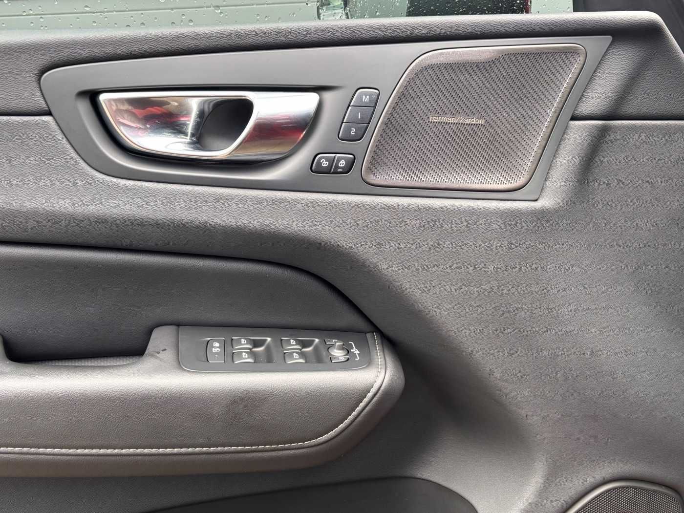 Volvo XC60 B5 B AWD Ultimate Dark, Massage, Pano uvm.