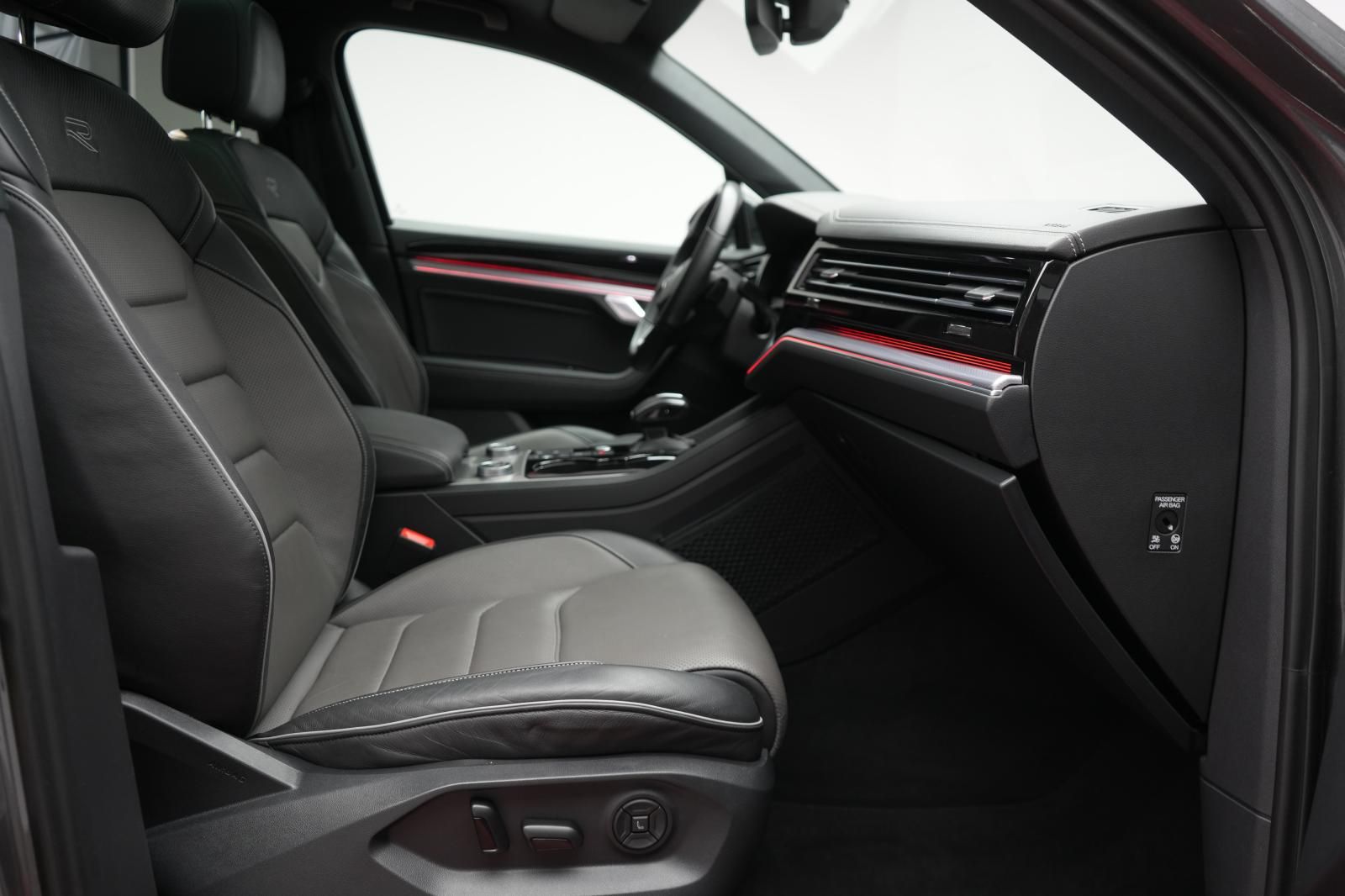 Volkswagen Touareg 3.0 V6 TDI 4Motion R line - Samsaru's Car Outlet