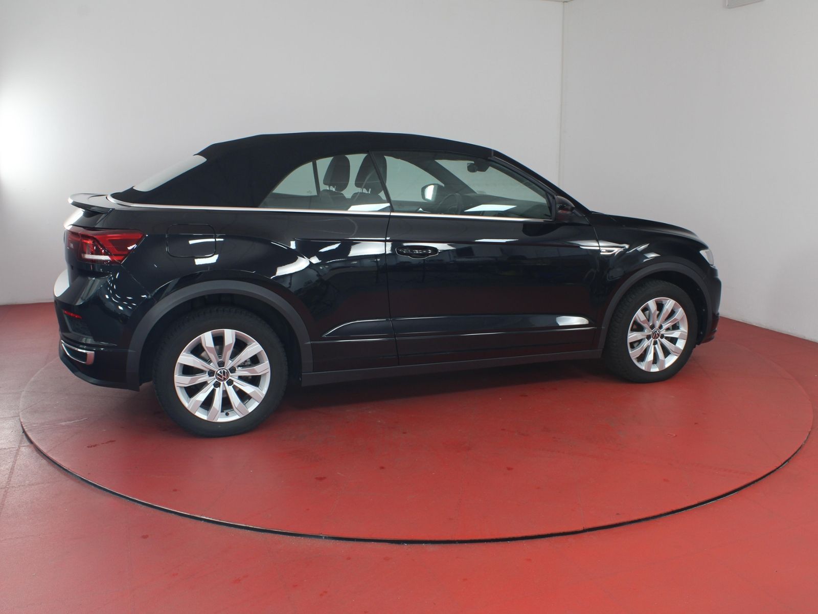 Volkswagen T-Roc R-Line 1.5TSI DSG - Samsaru's Car Outlet
