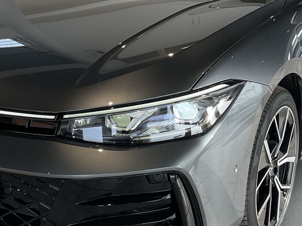 Volkswagen Passat 1.5 eHybrid DSG R-Line PANO MATRIX-LED