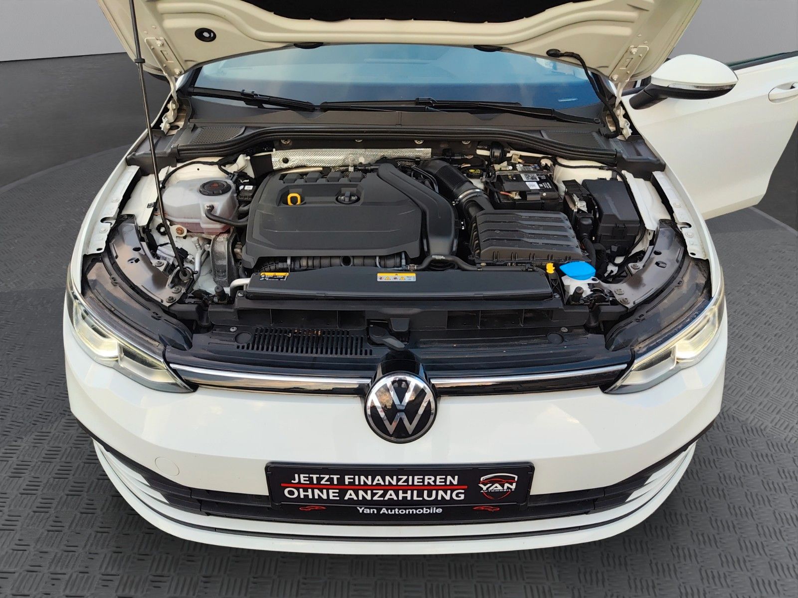 Volkswagen Golf VIII Variant 1.5 TSI - Samsaru's Car Outlet