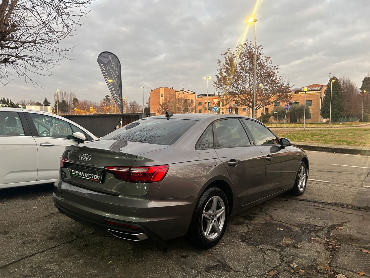 Audi A4 30 TDI S tronic Business Advanced - Samsaru's Car Outlet