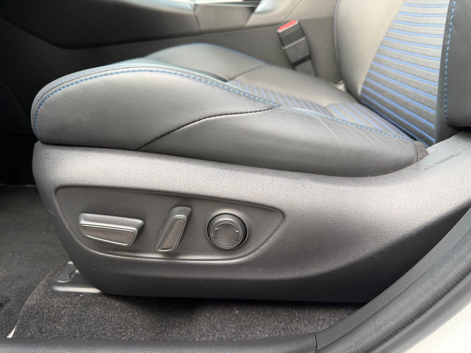 Toyota RAV 4 2.5 Hybrid 4x2 Style VOLL JBL+360°+LEDER
