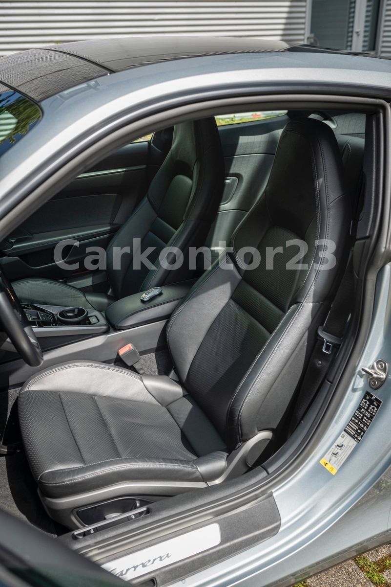 Porsche 992 Carrera - Samsaru's Car Outlet