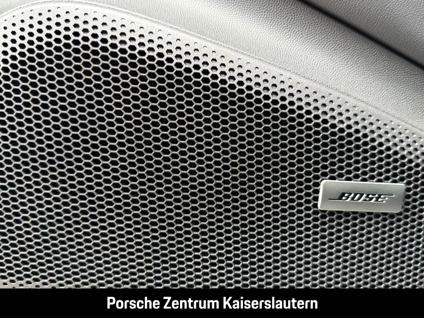 Porsche Macan Turbo 22-Zoll Rückfahrkamera LED-Matrix