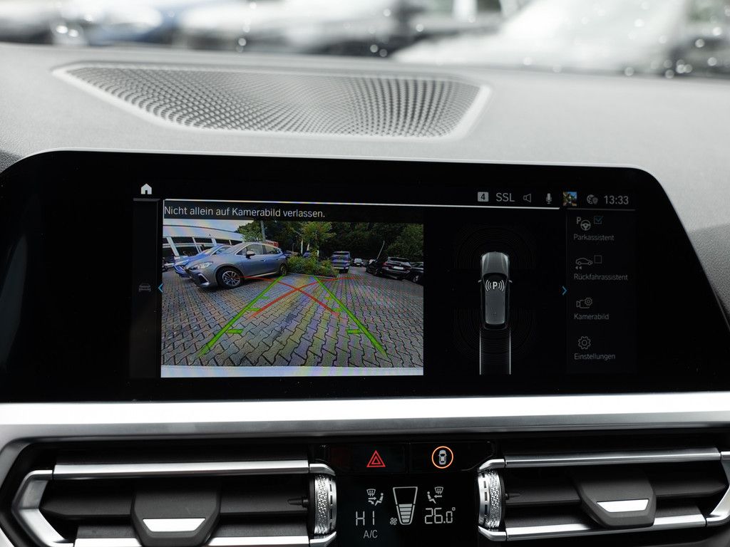 BMW 330e Touring M-Sportpaket - Samsaru's Car Outlet