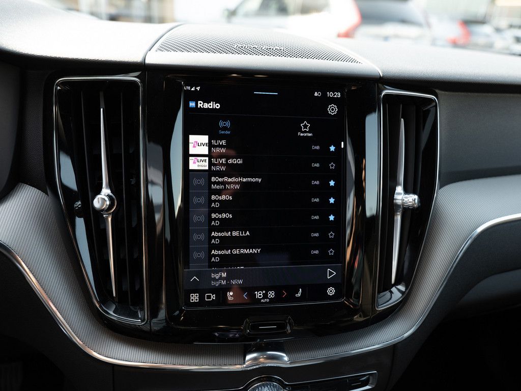 Volvo XC60 B5 AWD Plus Black Edition FACEL. LED 360°