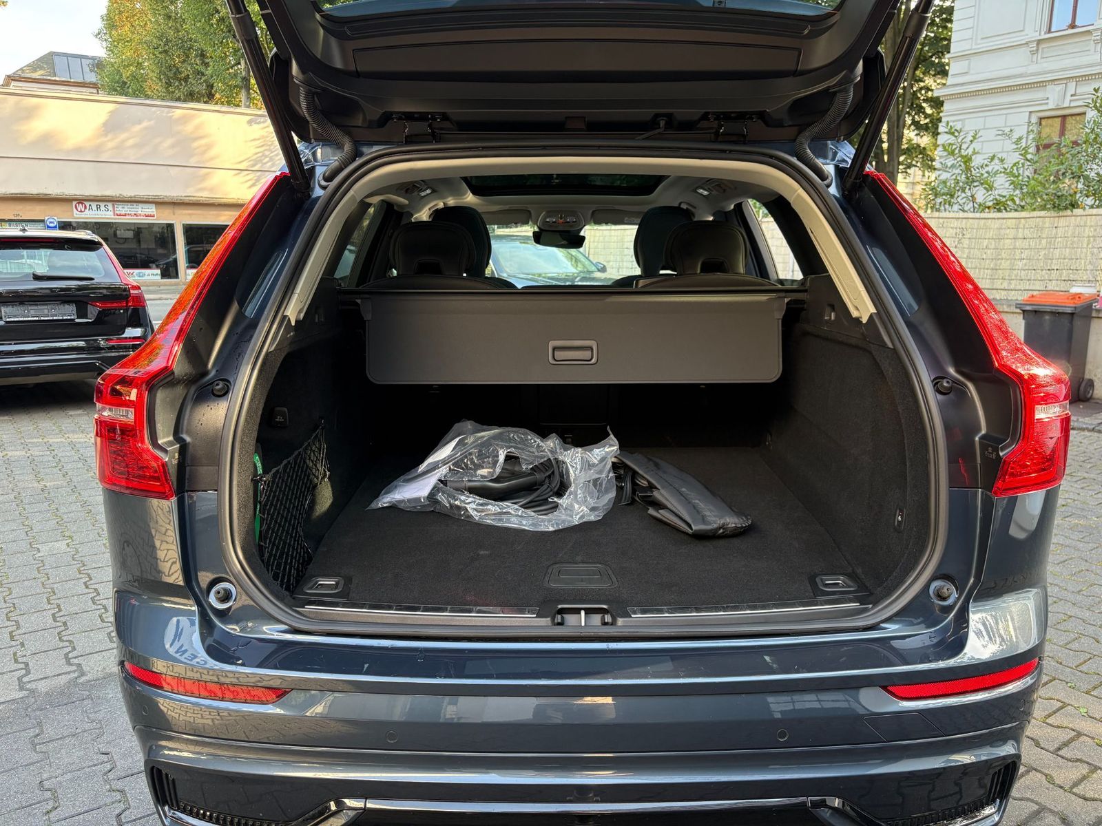 Volvo XC60 T6 AWD Plus Dark AHK 360 PANO H&K STH