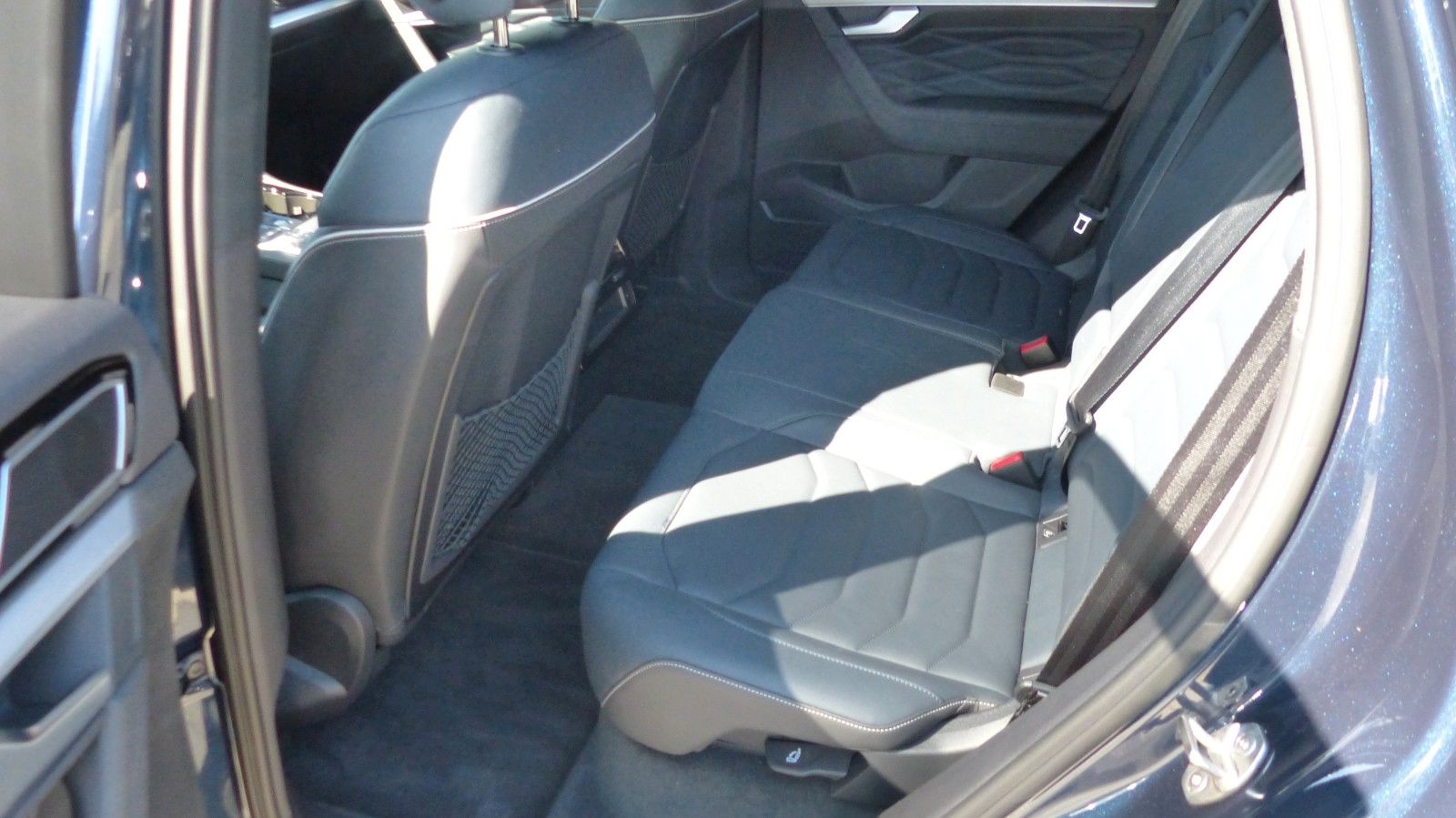 Volkswagen Touareg Elegance 4Motion - Samsaru's Car Outlet