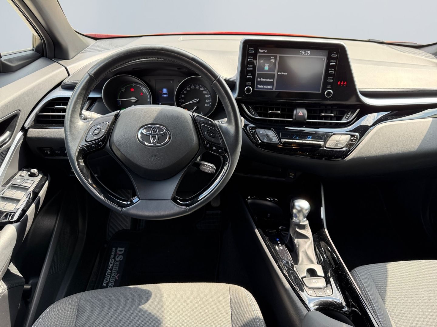 Toyota C-HR 2.0 Hybrid Team - Samsaru's Car Outlet